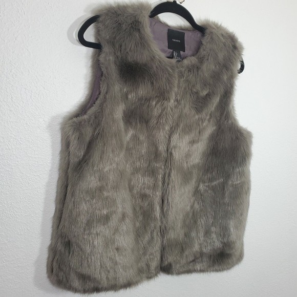 Silver Gray Faux Fur Vest Fully Lined Cozy Layering Piece Front Pockets Size L - Picture 9 of 9